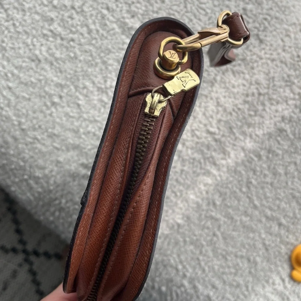 Louis Vuitton Orsay Clutch MUST GO!! MOVING OVERSEAS - Picture 13 of 15